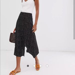 *SALE ALL CLOTHING $10* Black patterned midi skirt, sz 6